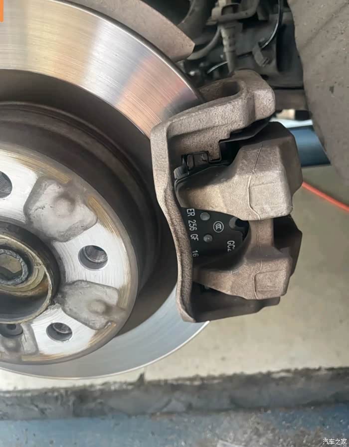 宝马刹车片更换推荐
