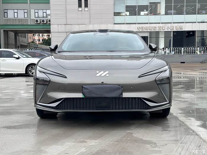 智己汽车 智己l7 2022款 pro 22年9月上牌,灰外