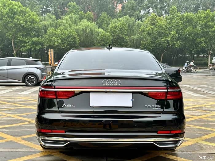 到店 21年奥迪a8l 50舒适 原版原漆一手 4.8万公里