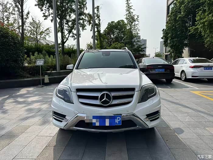 出一台2015年7月上牌进口奔驰glk300 新车指导价48