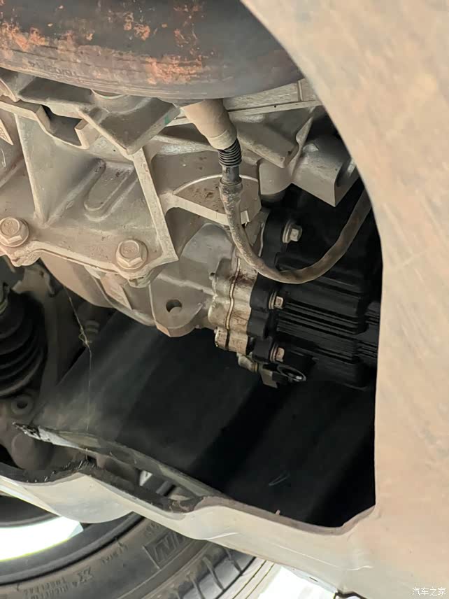 17款二代名爵6  1.5t使用4万7千公里 变速箱漏油