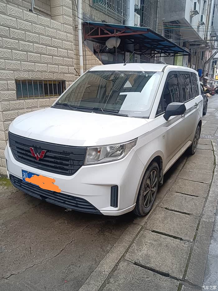 低价出22年5月五菱宏光plus5座,加装大屏导航,倒车影像