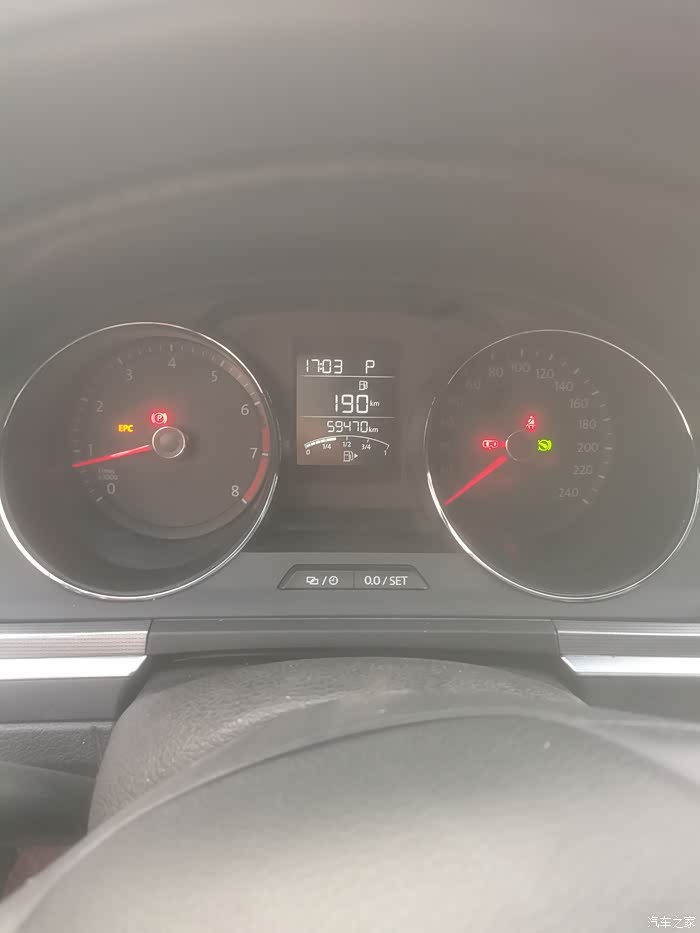 这是什么故障灯,等几分钟重启又正常了,1400km有个🔧什么意思?