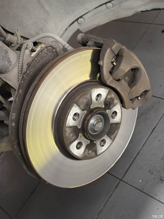 宝马218i更换ate刹车片