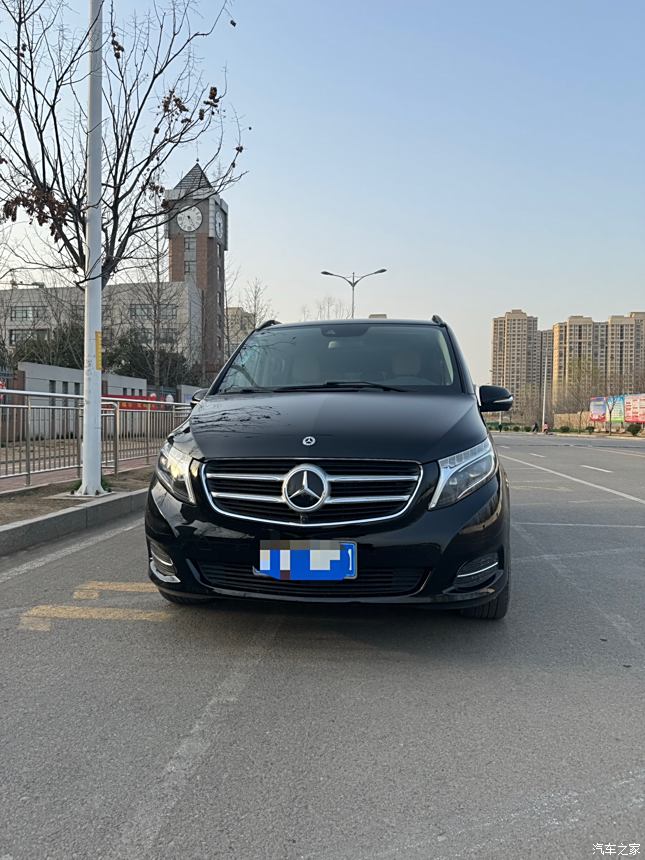 奔驰v26o图片