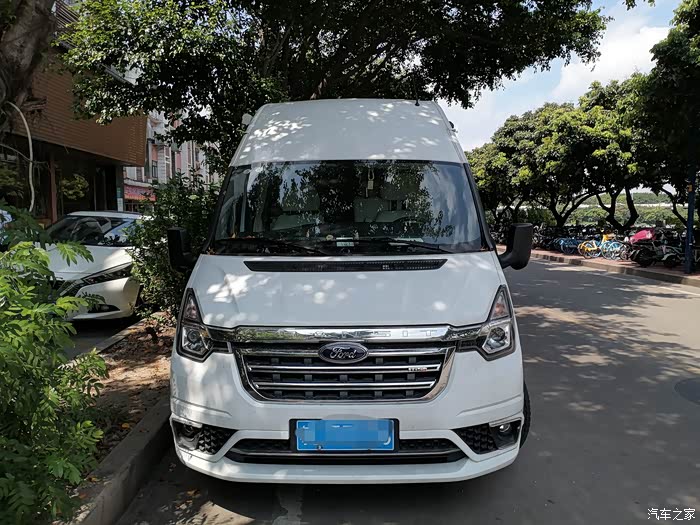 出个人一手车 23款福特全顺新时代pro旅居车 目前安全行驶