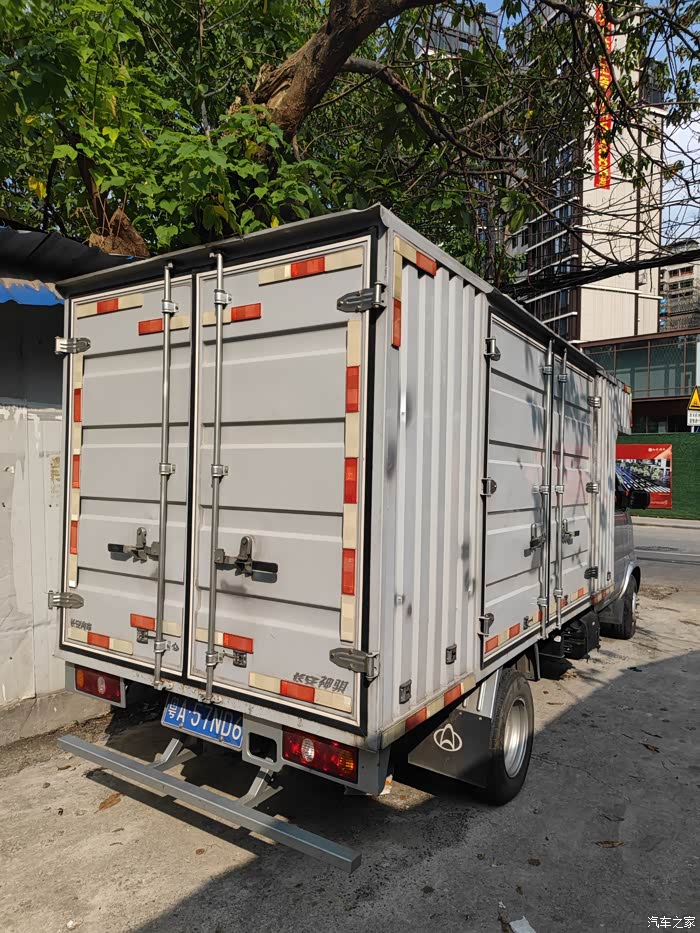 出售42000元长安神骐36米厢式货车平时很少用1万