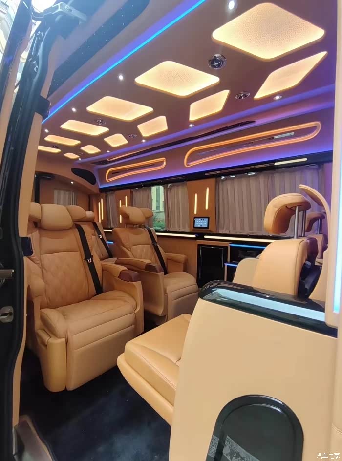 意大利进口依维柯7 2座椅商务车.本期又给网友们带来一款特别