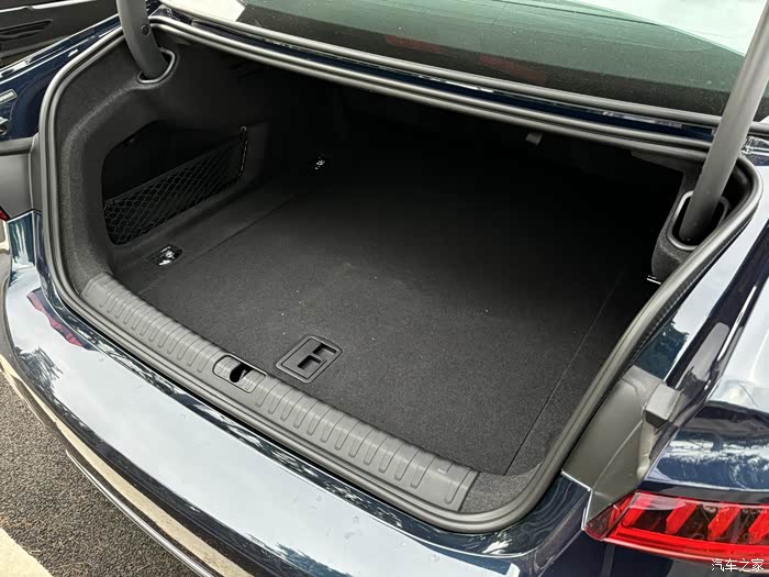 上汽奥迪a7l 颜值性能控的首选