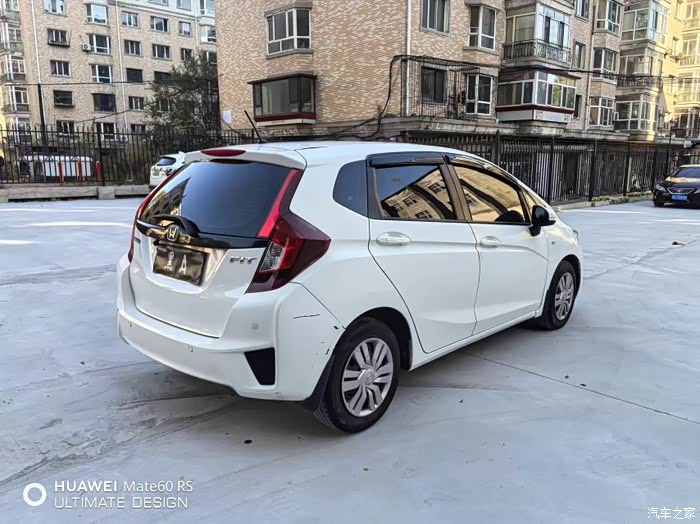 99万 17年12月本田飞度,1.5自动天窗,白***