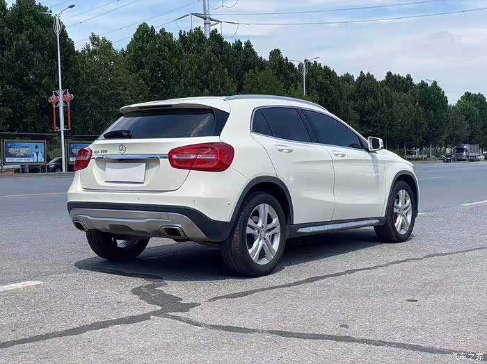 新到14年年底,奔驰gla200自动双天窗,1.6t车况原版