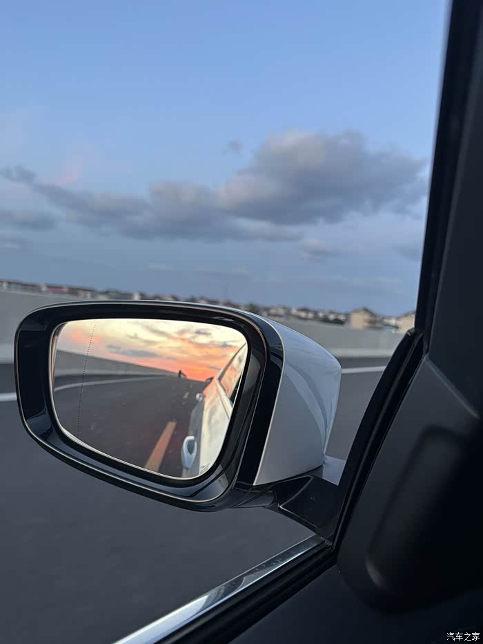 反光镜里的风景之晚霞
