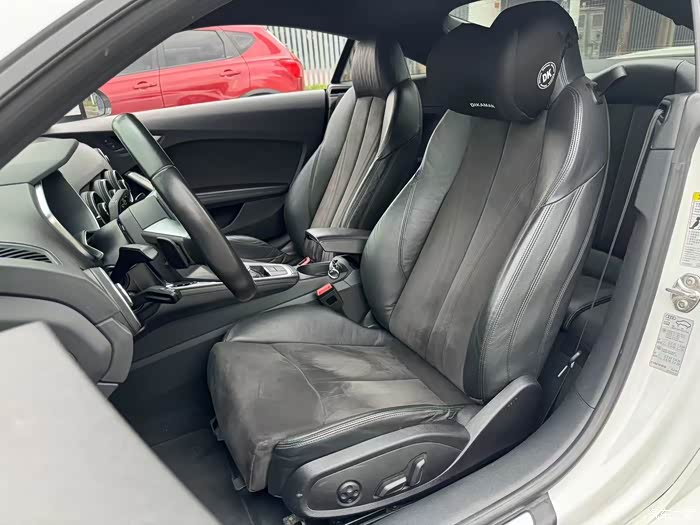 18年奥迪tt 双门硬顶跑车,无框车门,升降尾翼 2.0t动