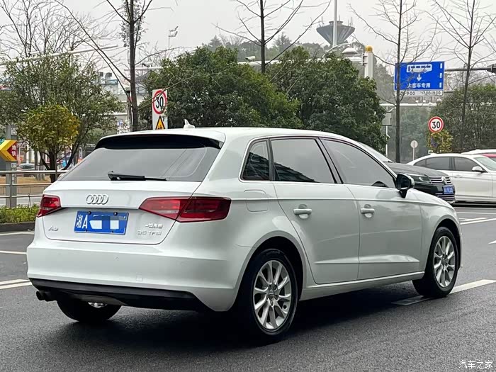 最新到店17年奥迪a3,1.4t自动挡,带电动座椅,导航,真