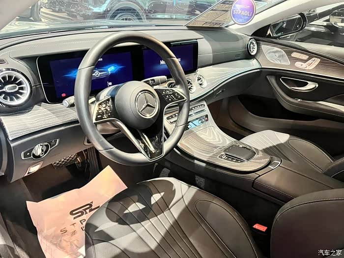 新到:奔驰 cls300 动感型 22年上户 2.0t 1万