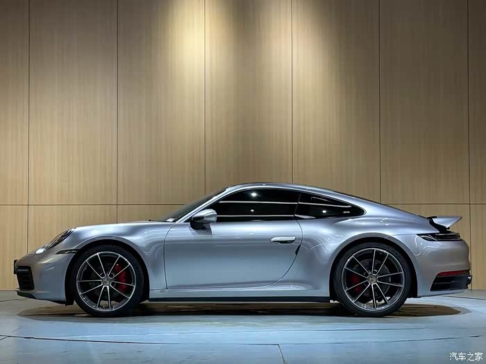 保时捷992carrera 21年上牌1.7w公里 原版原漆