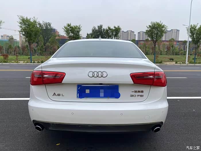 2015年上牌奥迪a6l,绝版2.5v6自吸,桃木内饰,前后