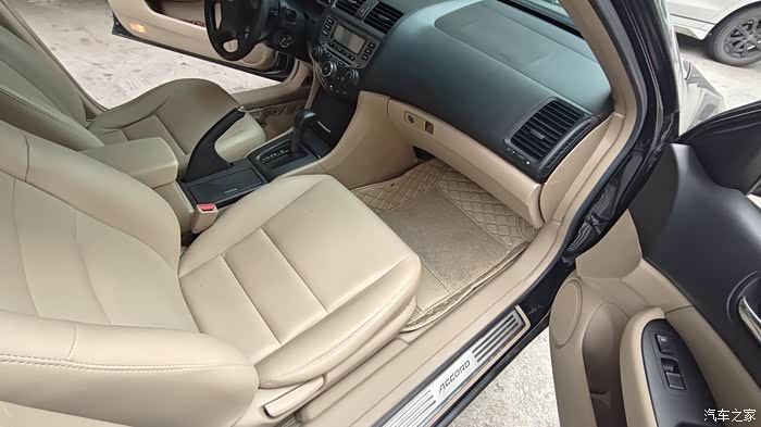 12万公里的七代半雅阁内饰崭新