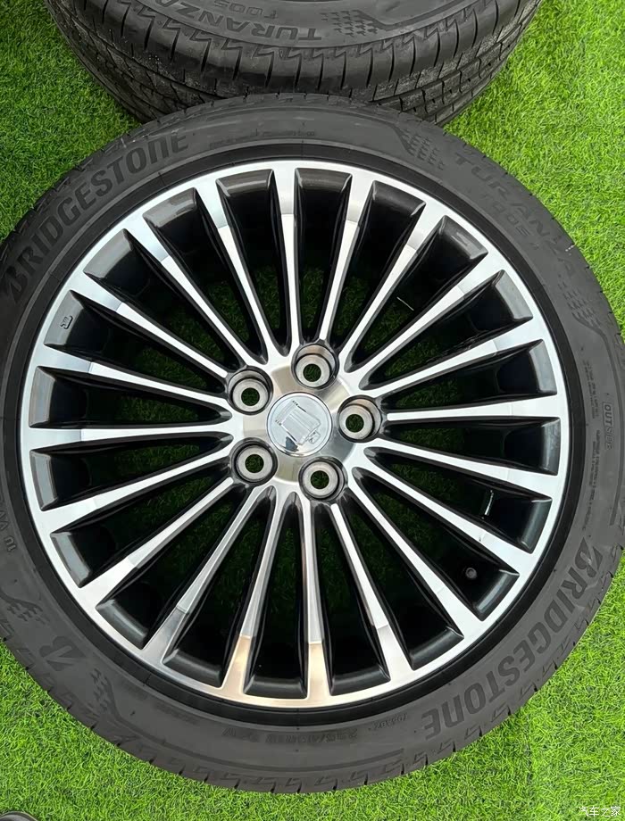 18寸丰田皇冠原厂轮毂轮胎一套,等一个有缘人