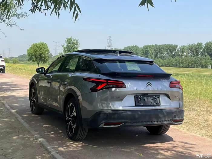 雪铁龙凡尔赛是2021年9月23日上市的新车,配置分为:一级