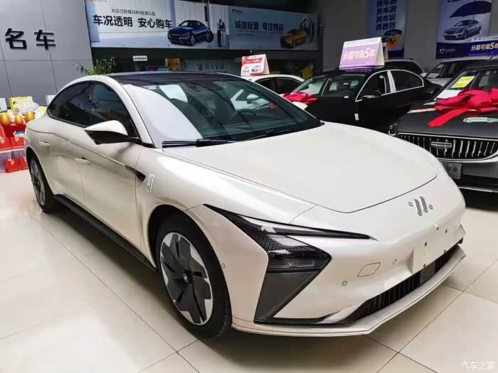 上汽智己l7轿车,指导价36.88万,120台,10台起批