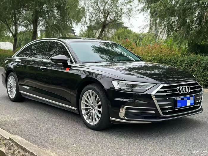 88万 最新搞定20年奥迪a8l 黑棕配色 查博士