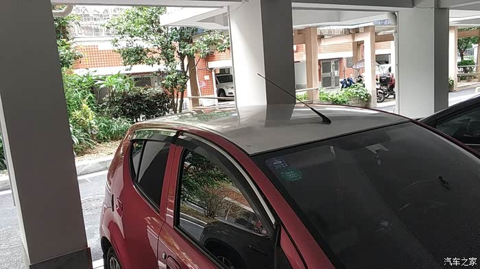 利润端午节半天时间,将车顶贴成银色隔热反光膜.