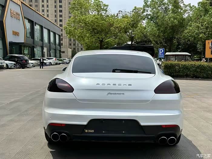 到店 16年保时捷帕拉梅拉 黑红贴白膜 7万多公里 1件补漆