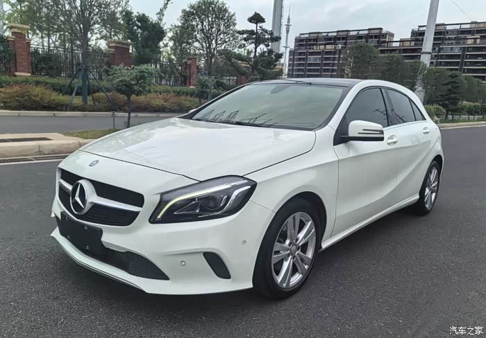 最新到店:差口气17年奔驰a200,自动挡1.6t高配,私家