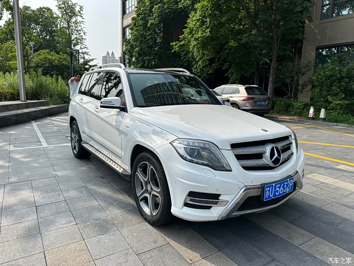 出一台2015年7月上牌进口奔驰glk300 新车指导价48
