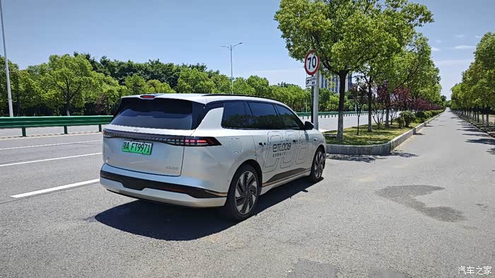 试驾新车eπ008,二胎家庭的首选用车