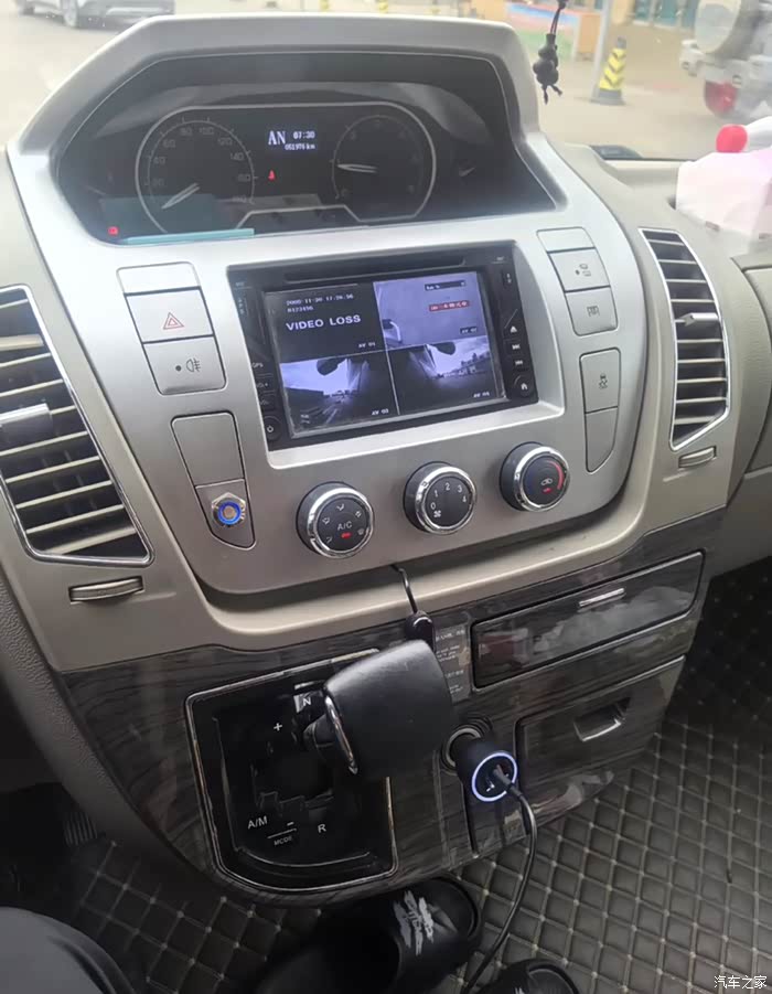 潦草的v80在高速上休息分享一下