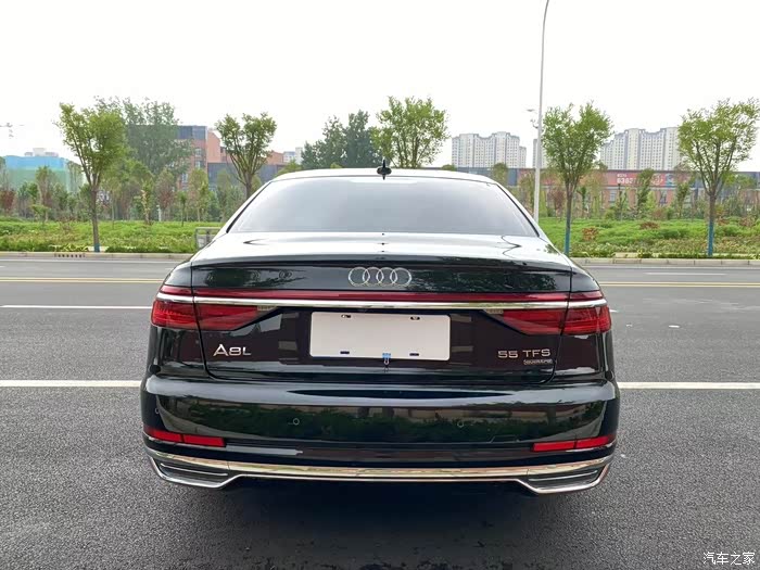 19年奥迪a8l 50豪华 全车原版原漆 带隐形车衣 6万多