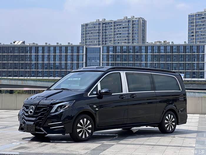 奔驰威霆商务版 几十公里准新车 罗伦士运动款,喜欢的可以到店