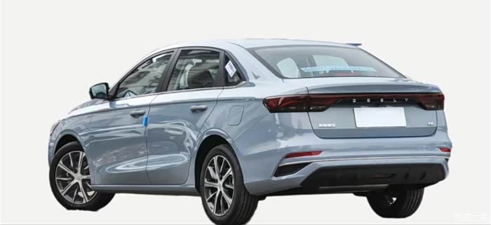 吉利帝豪 性价比很高,外观大气,安全配置齐全,车内空间宽敞