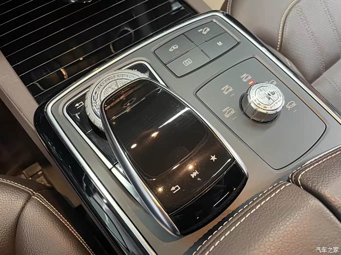 2018年奔驰gls450 美规高配amg套件