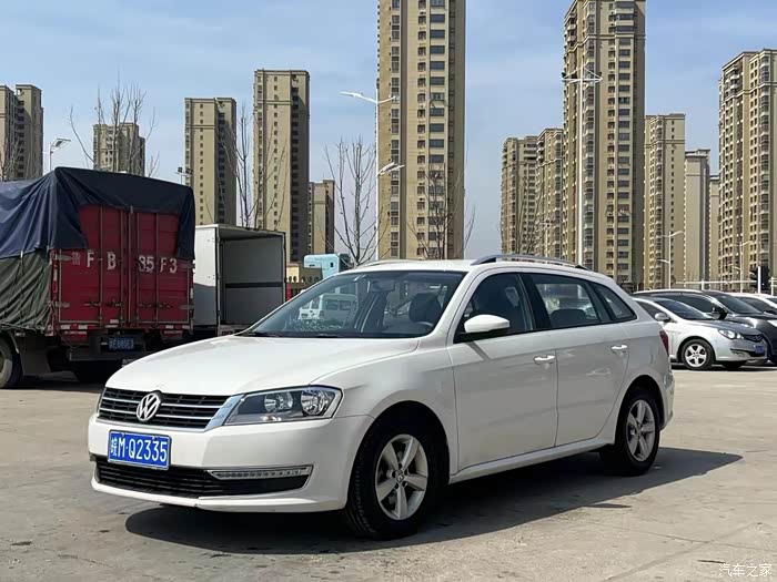 出一台14款运动版15年11月上牌的大众朗行车况原版公里数跑