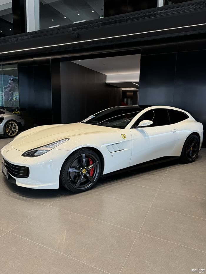 法拉利 gtc4lusso 2017款 39t v8 太完