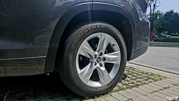 17款汉兰达轮毂改色 枪灰改银色