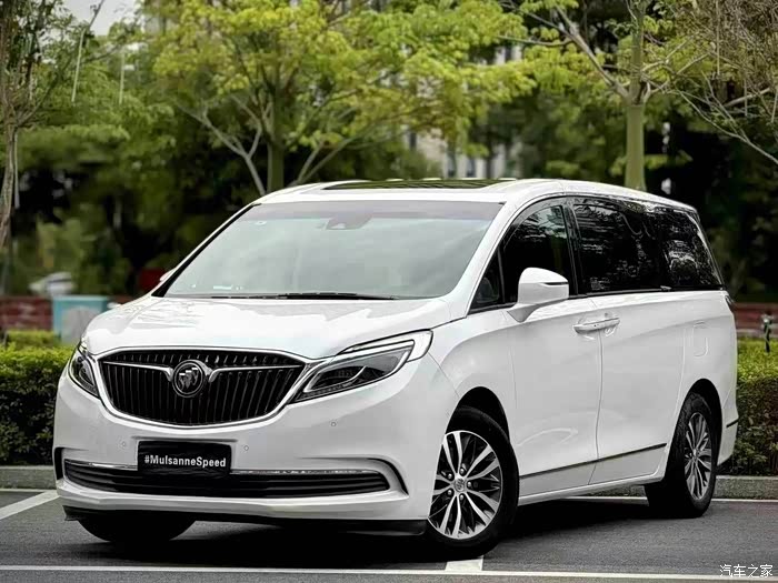 最新到店:18年别克gl8 旗舰版 指导价39.99万 原版