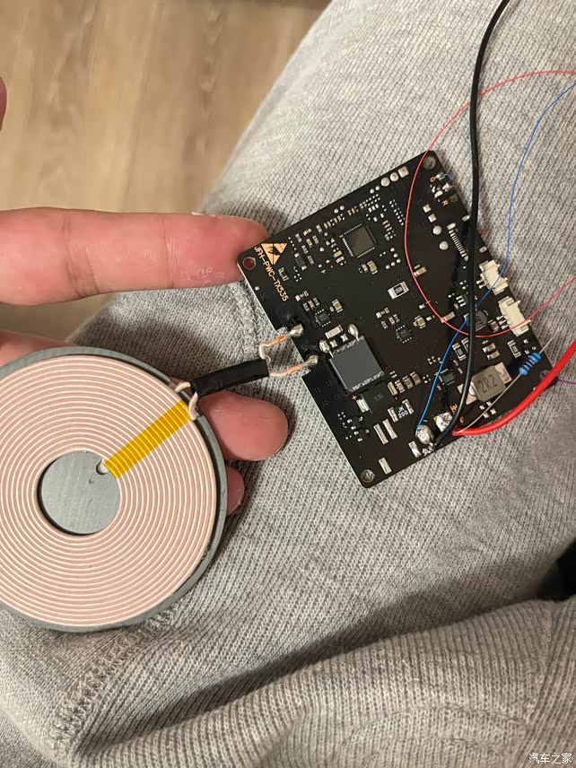 八代凯美瑞改无线充电diy