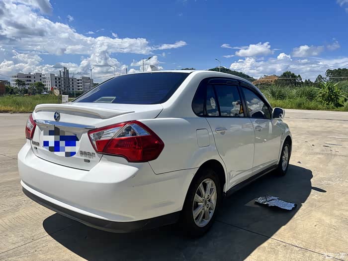 15年启辰d50 1.6l手波时尚版,皮椅,原装导航,行车记
