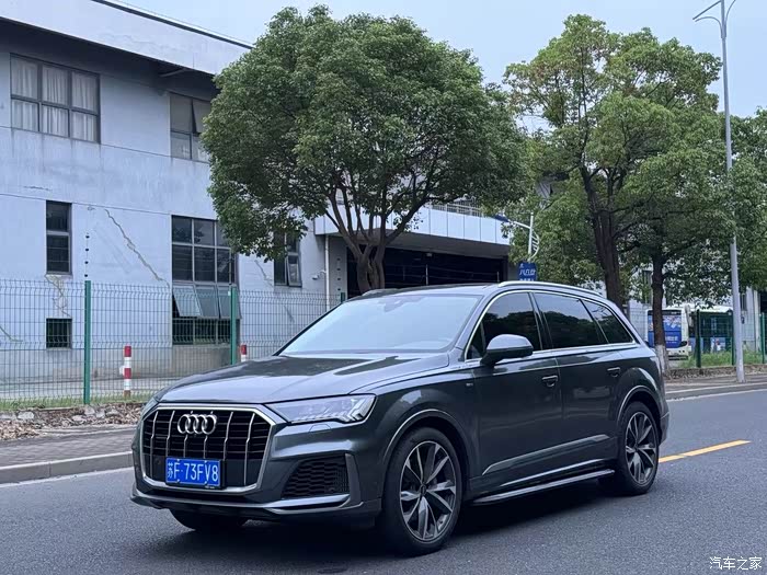 21年奥迪q7,2021款 55 tfsi quattro