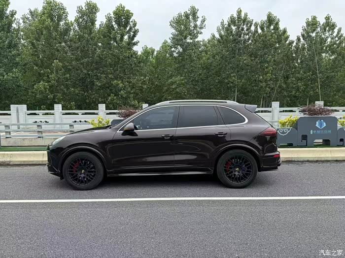 16年保时捷卡宴gts