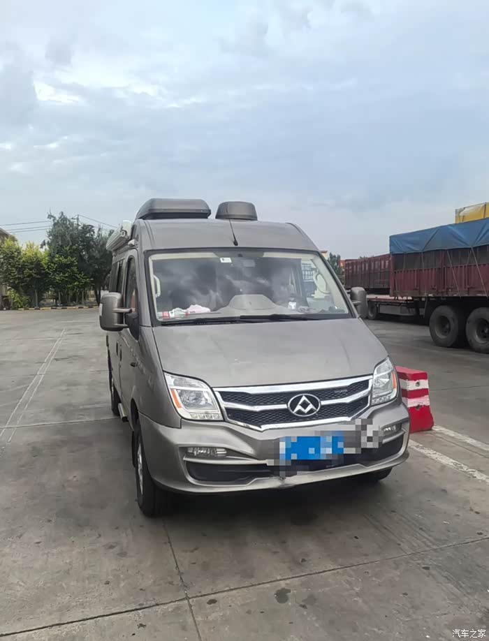 潦草的v80在高速上休息分享一下