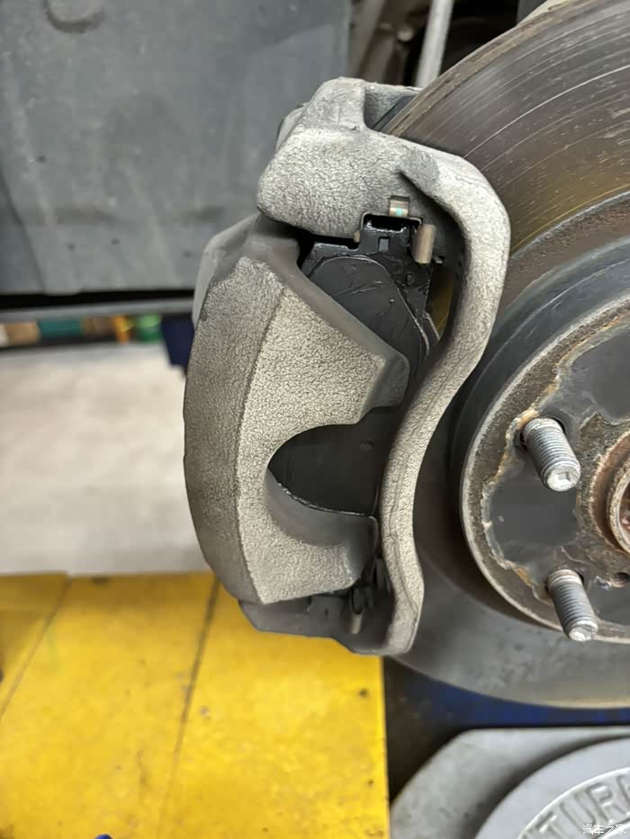 点击:>1|回复:>0rav4荣放论坛>ate刹车片更换作业丰田rav4>700_933竖