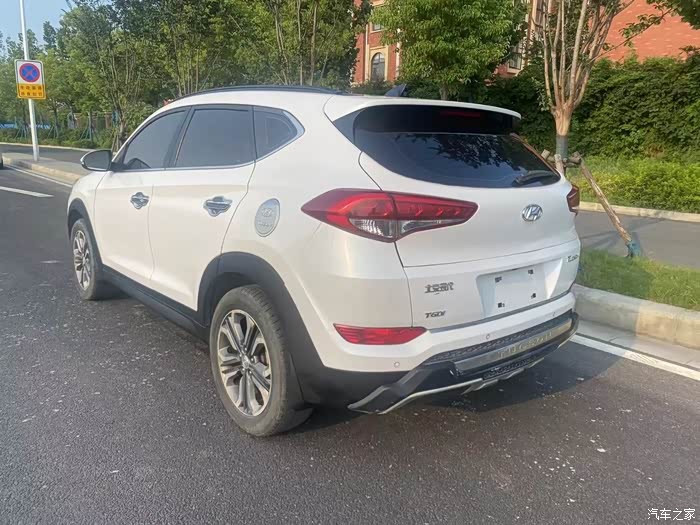 最新到店16年上牌 最顶配现代途胜 指导价19.69万 改款