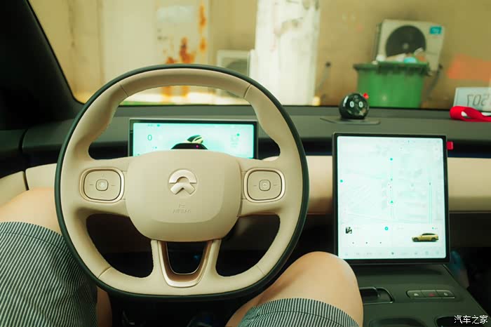 蔚来et5t提车!大号旅行玩具 云初黄 金沙米内饰 nomi