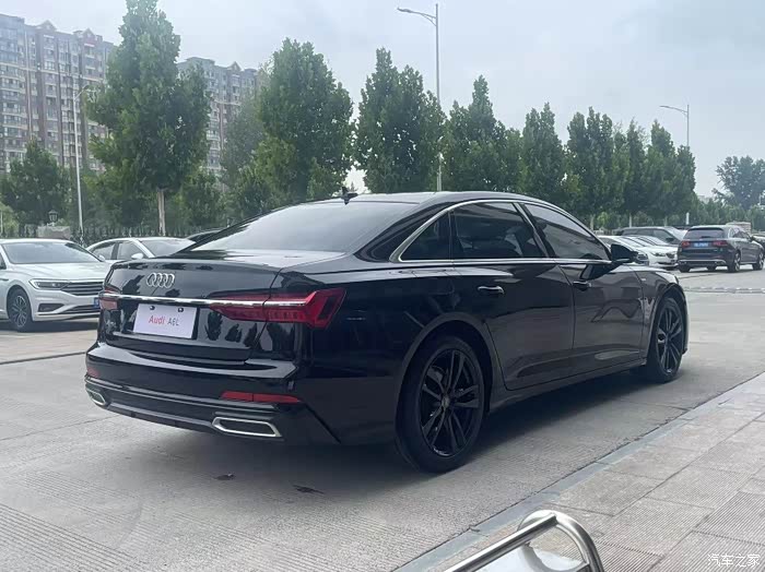 最新到店 19年奥迪a6l 40豪华动感 个人一手 实表4万