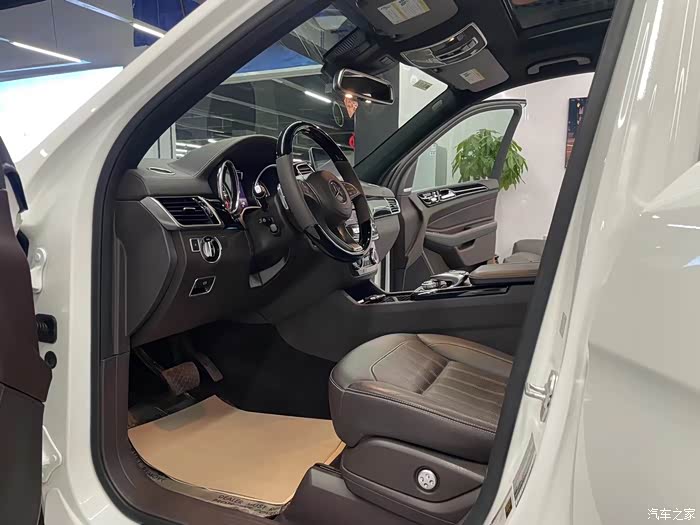 2018年奔驰gls450 美规高配amg套件